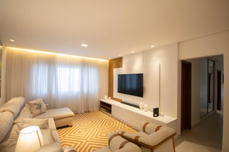 Casa à venda com 390m², 3 quartos e 5 vagas Casa à venda com 390m², 3 quartos e 5 vagasSala