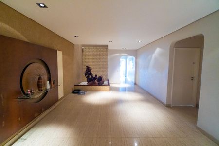 Casa à venda com 589m², 4 quartos e 3 vagas Casa à venda com 589m², 4 quartos e 3 vagasHall de entrada