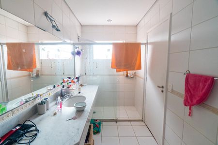 Casa à venda com 589m², 4 quartos e 3 vagas Casa à venda com 589m², 4 quartos e 3 vagasBanheiro da Suíte 3