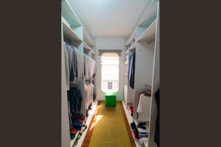 Casa à venda com 589m², 4 quartos e 3 vagas Casa à venda com 589m², 4 quartos e 3 vagasCloset da Suite 1