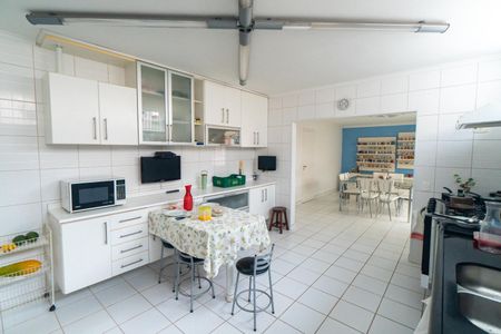 Casa à venda com 589m², 4 quartos e 3 vagas Casa à venda com 589m², 4 quartos e 3 vagasCozinha