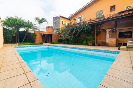 Casa à venda com 589m², 4 quartos e 3 vagas Casa à venda com 589m², 4 quartos e 3 vagasPiscina