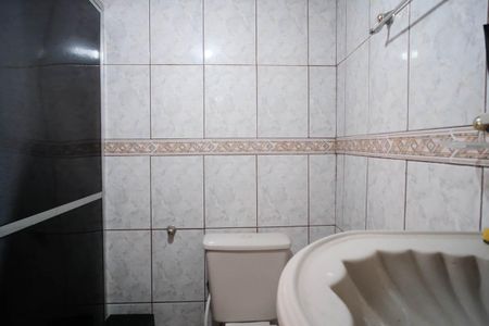 Casa à venda com 200m², 3 quartos e 3 vagasBanheiro da Suíte 2