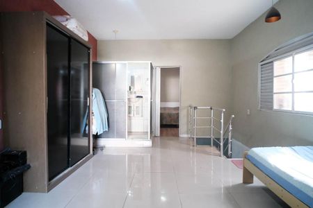 Casa à venda com 200m², 3 quartos e 3 vagasSuíte 2