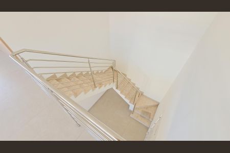 Apartamento para alugar com 129m², 2 quartos e 2 vagas Apartamento para alugar com 129m², 2 quartos e 2 vagasEscada
