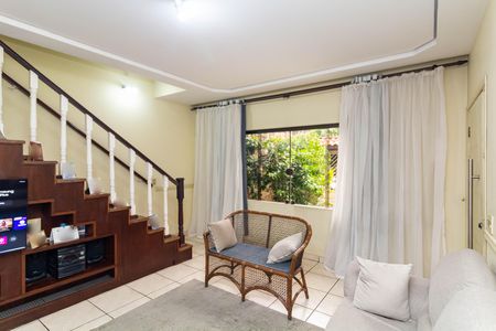 Casa para alugar com 140m², 4 quartos e 5 vagas Casa para alugar com 140m², 4 quartos e 5 vagasSala