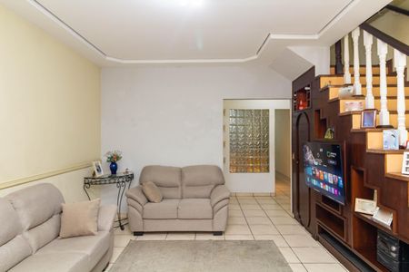 Casa para alugar com 140m², 4 quartos e 5 vagas Casa para alugar com 140m², 4 quartos e 5 vagasSala