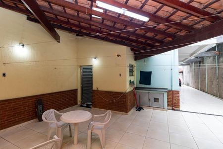 Casa para alugar com 140m², 4 quartos e 5 vagas Casa para alugar com 140m², 4 quartos e 5 vagasQuintal