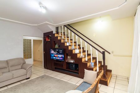 Casa para alugar com 140m², 4 quartos e 5 vagas Casa para alugar com 140m², 4 quartos e 5 vagasSala