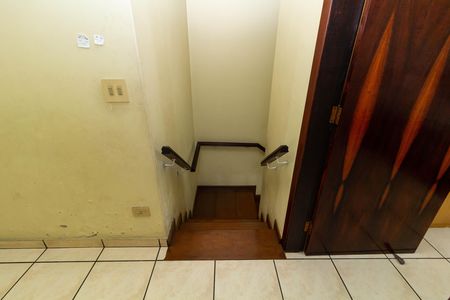 Casa para alugar com 140m², 4 quartos e 5 vagas Casa para alugar com 140m², 4 quartos e 5 vagasEscada