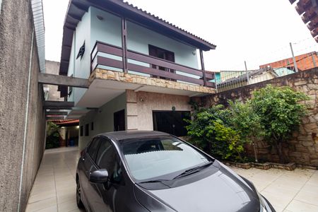 Casa para alugar com 140m², 4 quartos e 5 vagas Casa para alugar com 140m², 4 quartos e 5 vagasGaragem