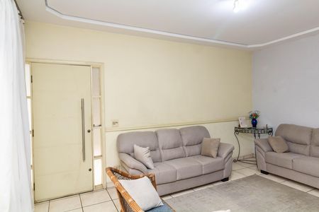 Casa para alugar com 140m², 4 quartos e 5 vagas Casa para alugar com 140m², 4 quartos e 5 vagasSala