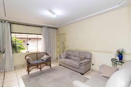 Casa para alugar com 140m², 4 quartos e 5 vagas Casa para alugar com 140m², 4 quartos e 5 vagasSala