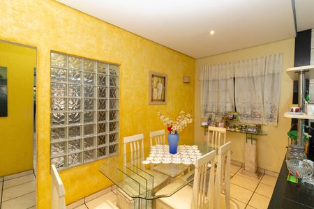 Casa para alugar com 140m², 4 quartos e 5 vagas Casa para alugar com 140m², 4 quartos e 5 vagasCozinha