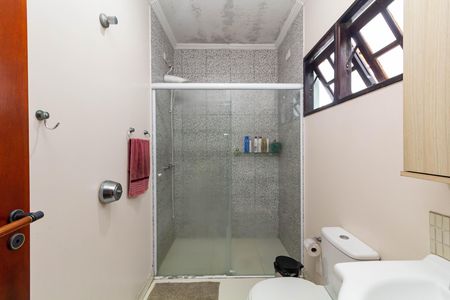 Casa para alugar com 140m², 4 quartos e 5 vagas Casa para alugar com 140m², 4 quartos e 5 vagasBanheiro 2