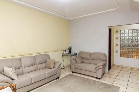Casa para alugar com 140m², 4 quartos e 5 vagas Casa para alugar com 140m², 4 quartos e 5 vagasSala