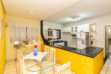 Casa para alugar com 140m², 4 quartos e 5 vagas Casa para alugar com 140m², 4 quartos e 5 vagasCozinha