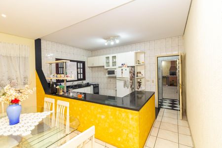 Casa para alugar com 140m², 4 quartos e 5 vagas Casa para alugar com 140m², 4 quartos e 5 vagasCozinha