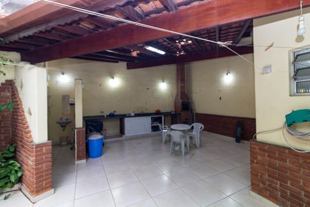 Casa para alugar com 140m², 4 quartos e 5 vagas Casa para alugar com 140m², 4 quartos e 5 vagasQuintal