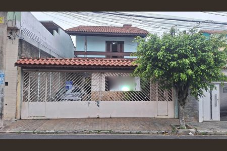 Casa para alugar com 140m², 4 quartos e 5 vagas Casa para alugar com 140m², 4 quartos e 5 vagasFachada