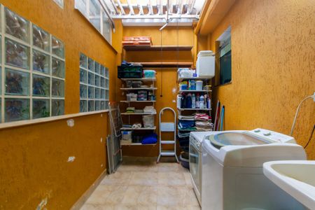 Casa à venda com 300m², 6 quartos e 3 vagasCasa 2 - Área de Serviço