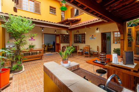 Casa à venda com 300m², 6 quartos e 3 vagasÁrea de Lazer