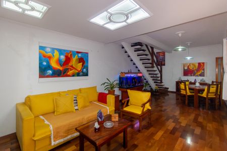 Casa à venda com 300m², 6 quartos e 3 vagasSala