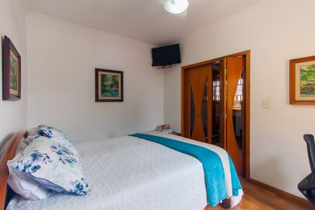 Casa à venda com 300m², 6 quartos e 3 vagasSuíte