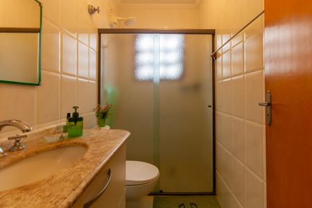 Casa à venda com 300m², 6 quartos e 3 vagasBanheiro 