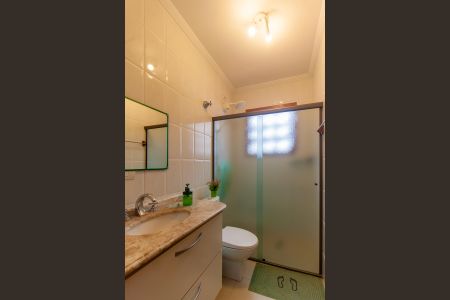 Casa à venda com 300m², 6 quartos e 3 vagasBanheiro 