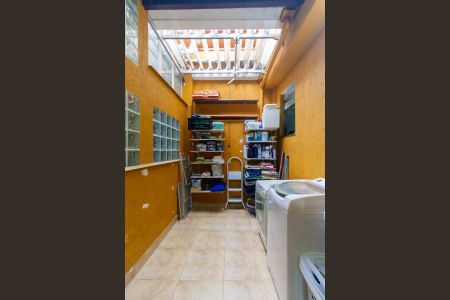 Casa à venda com 300m², 6 quartos e 3 vagasCasa 2 - Área de Serviço