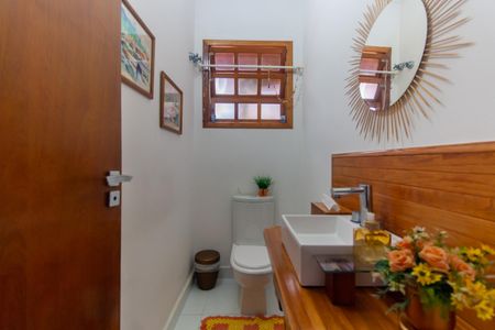 Casa à venda com 300m², 6 quartos e 3 vagasLavabo