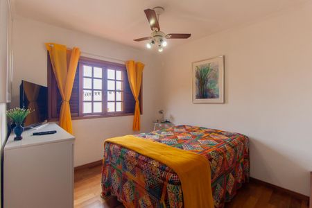 Casa à venda com 300m², 6 quartos e 3 vagasQuarto 2