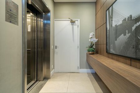 Apartamento à venda com 104m², 3 quartos e 2 vagas Apartamento à venda com 104m², 3 quartos e 2 vagasHall Elevadores