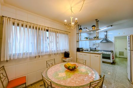 Apartamento para alugar com 223m², 3 quartos e 3 vagasCozinha