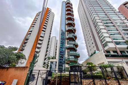 Apartamento para alugar com 223m², 3 quartos e 3 vagasFachada