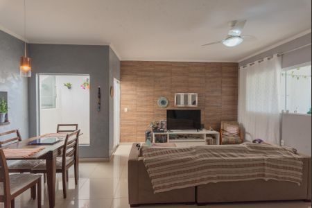 Casa à venda com 99m², 3 quartos e 2 vagasSala