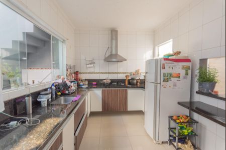 Casa à venda com 99m², 3 quartos e 2 vagasCozinha