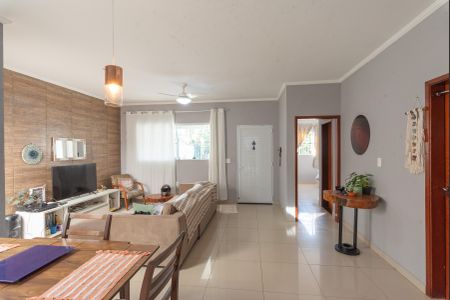 Casa à venda com 99m², 3 quartos e 2 vagasSala