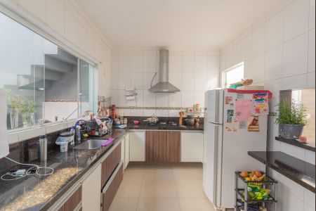 Casa à venda com 99m², 3 quartos e 2 vagasCozinha