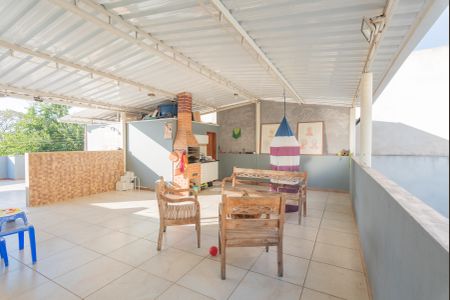 Casa à venda com 99m², 3 quartos e 2 vagasTerraço