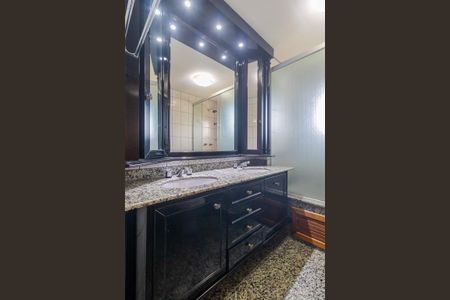 Casa de condomínio à venda com 285m², 3 quartos e 4 vagasBanheiro/Suite