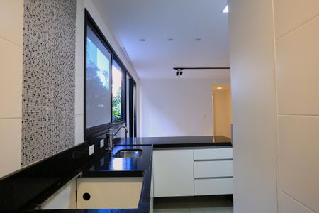 Apartamento à venda com 120m², 2 quartos e 2 vagas Apartamento à venda com 120m², 2 quartos e 2 vagasCozinha e Área de Serviço