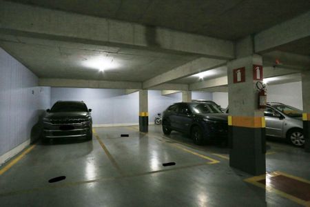 Apartamento à venda com 120m², 2 quartos e 2 vagas Apartamento à venda com 120m², 2 quartos e 2 vagasGaragem