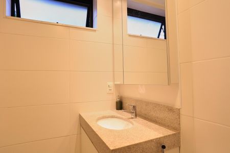 Apartamento à venda com 120m², 2 quartos e 2 vagas Apartamento à venda com 120m², 2 quartos e 2 vagasBanheiro da Suíte