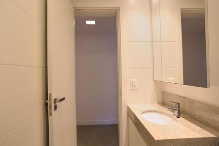 Apartamento à venda com 120m², 2 quartos e 2 vagas Apartamento à venda com 120m², 2 quartos e 2 vagasBanheiro