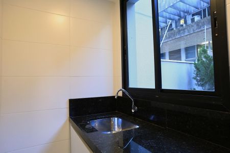Apartamento à venda com 120m², 2 quartos e 2 vagas Apartamento à venda com 120m², 2 quartos e 2 vagasCozinha e Área de Serviço