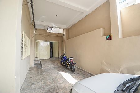 Casa à venda com 330m², 2 quartos e 3 vagasGaragem