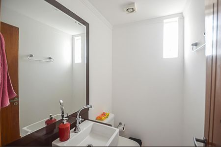 Casa à venda com 330m², 2 quartos e 3 vagasBanheiro 2