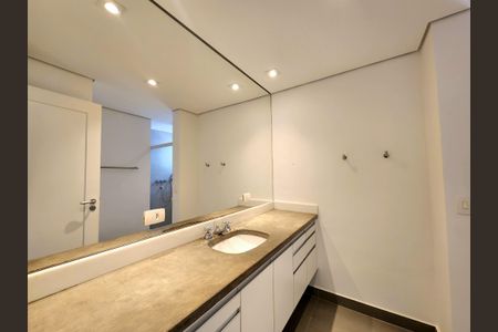 Apartamento para alugar com 240m², 3 quartos e 2 vagas Apartamento para alugar com 240m², 3 quartos e 2 vagasBanheiro da Suíte